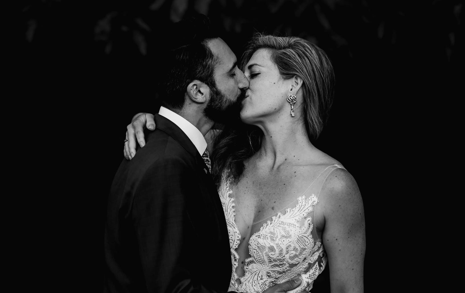 The Kiss. Documentary wedding photographer in Buckinghamshire