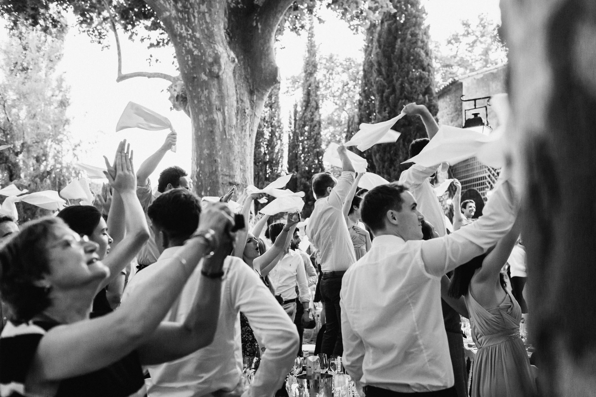 Napkin waving at Bastide De Puget - Provence Wedding Photographer