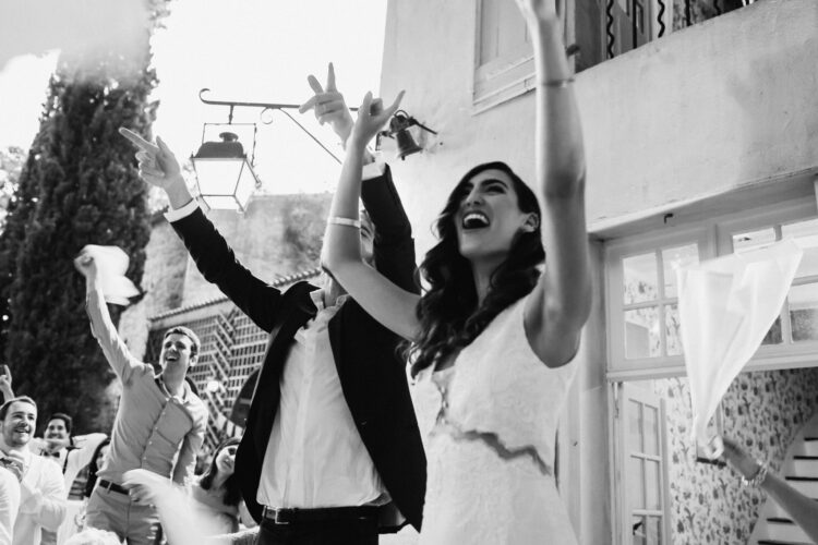 Napkin waving at Bastide De Puget - Provence Wedding Photographer