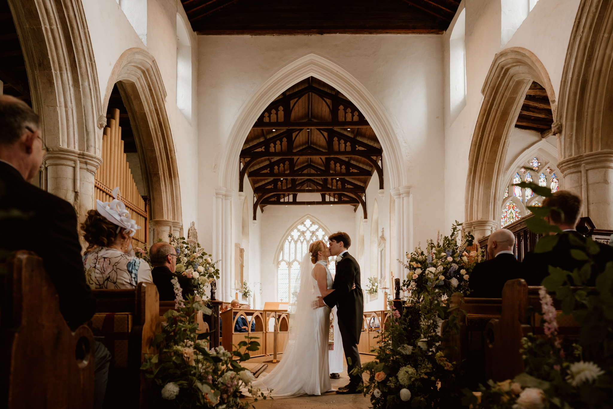 The first kiss, Hertfordshire wedding