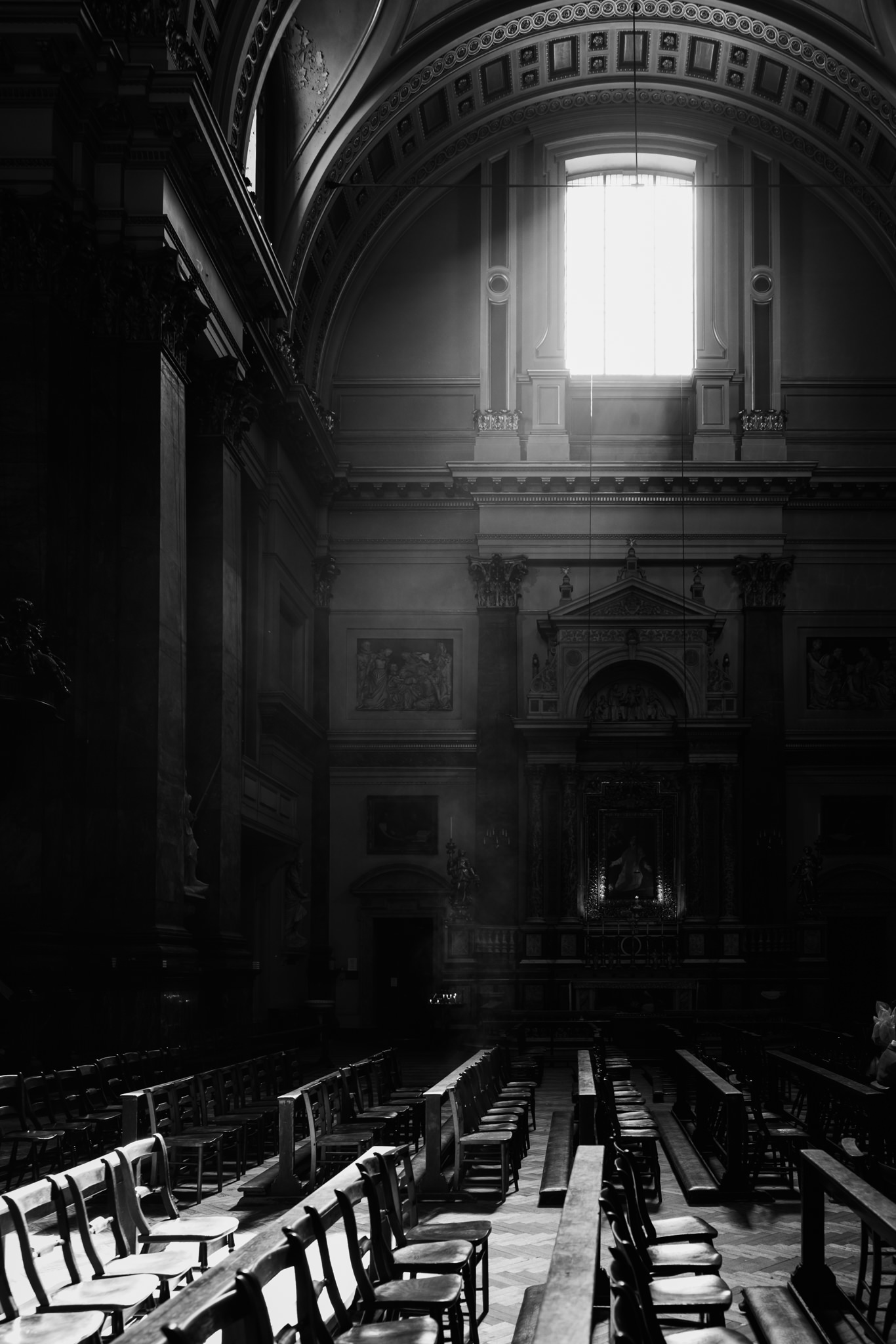The light! Getting married at an intimate service at Brompton Oratory Wedding Photography